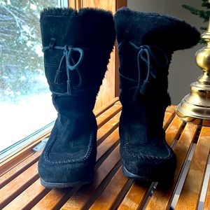 Earth Shoe Lace-up faux-fur lined boot size 9B